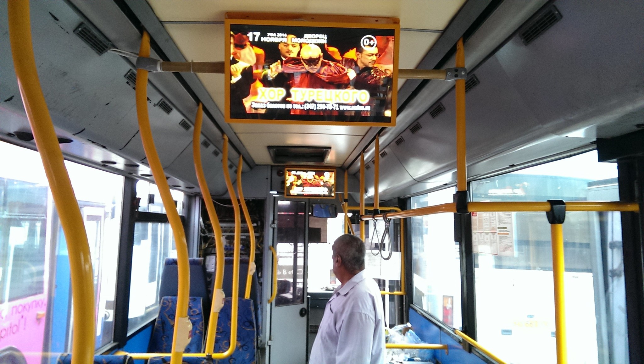реклама на мониторах в общественном транспорте